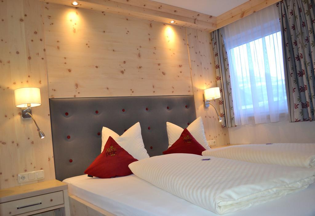 Pension Alpenperle Holzgau Bagian luar foto