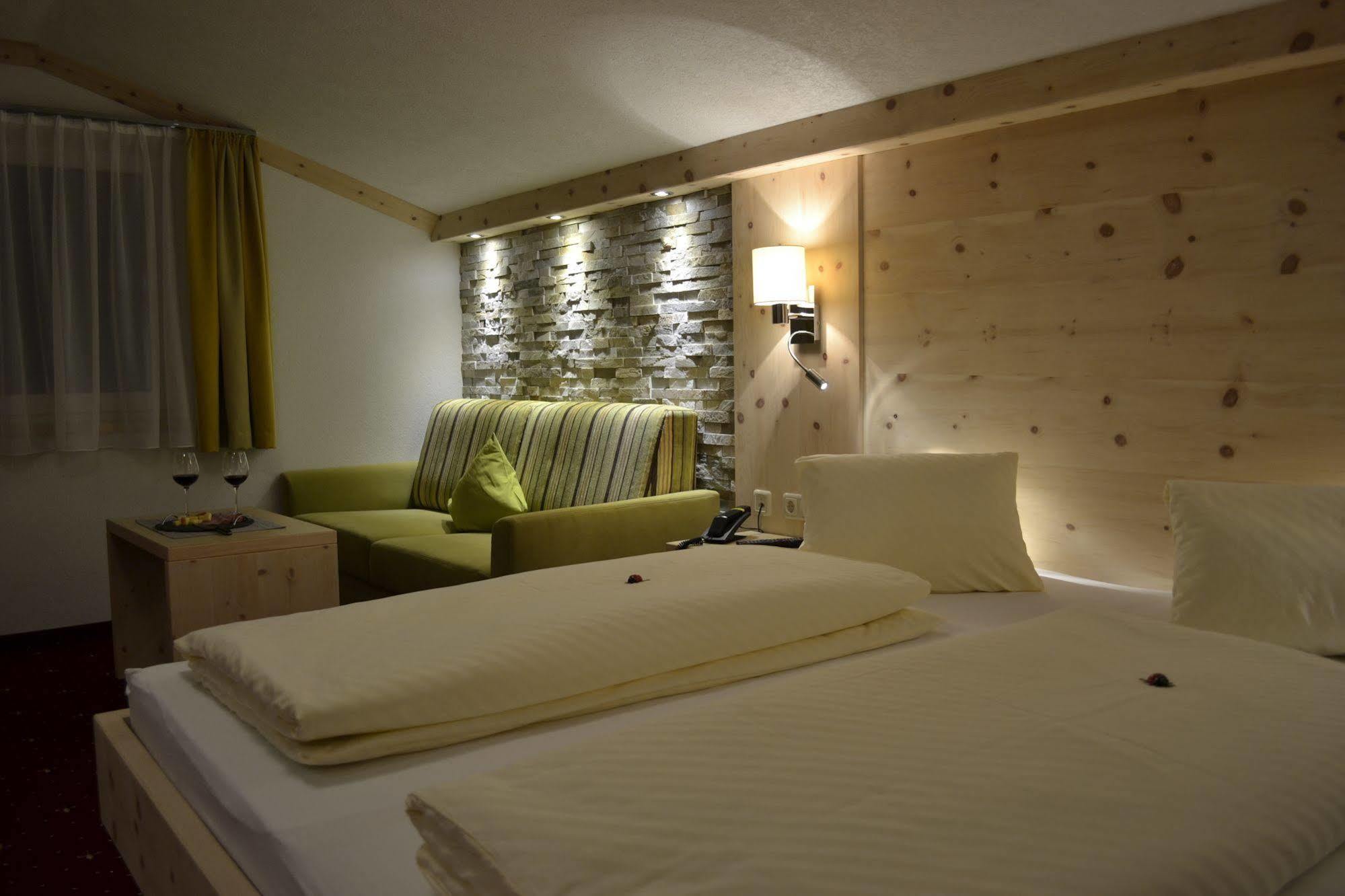 Pension Alpenperle Holzgau Bagian luar foto
