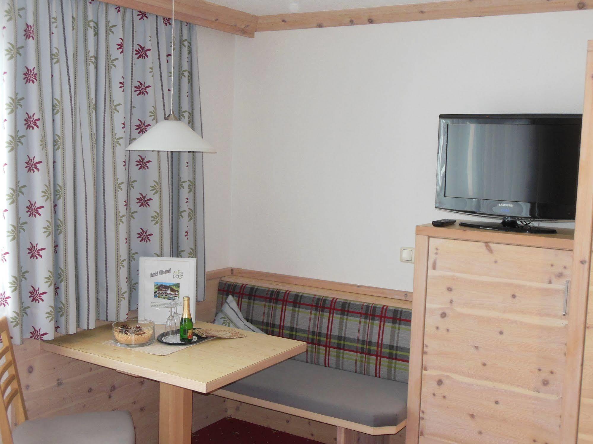 Pension Alpenperle Holzgau Bagian luar foto