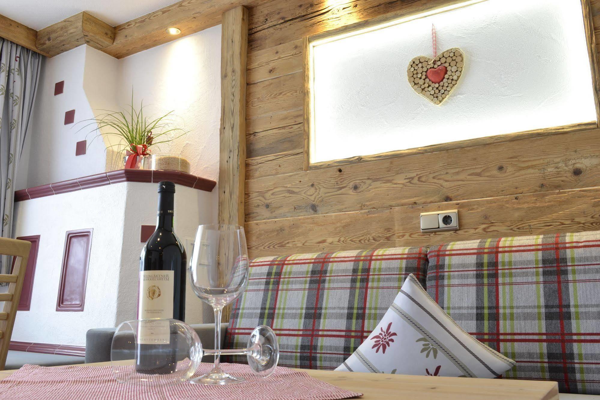 Pension Alpenperle Holzgau Bagian luar foto