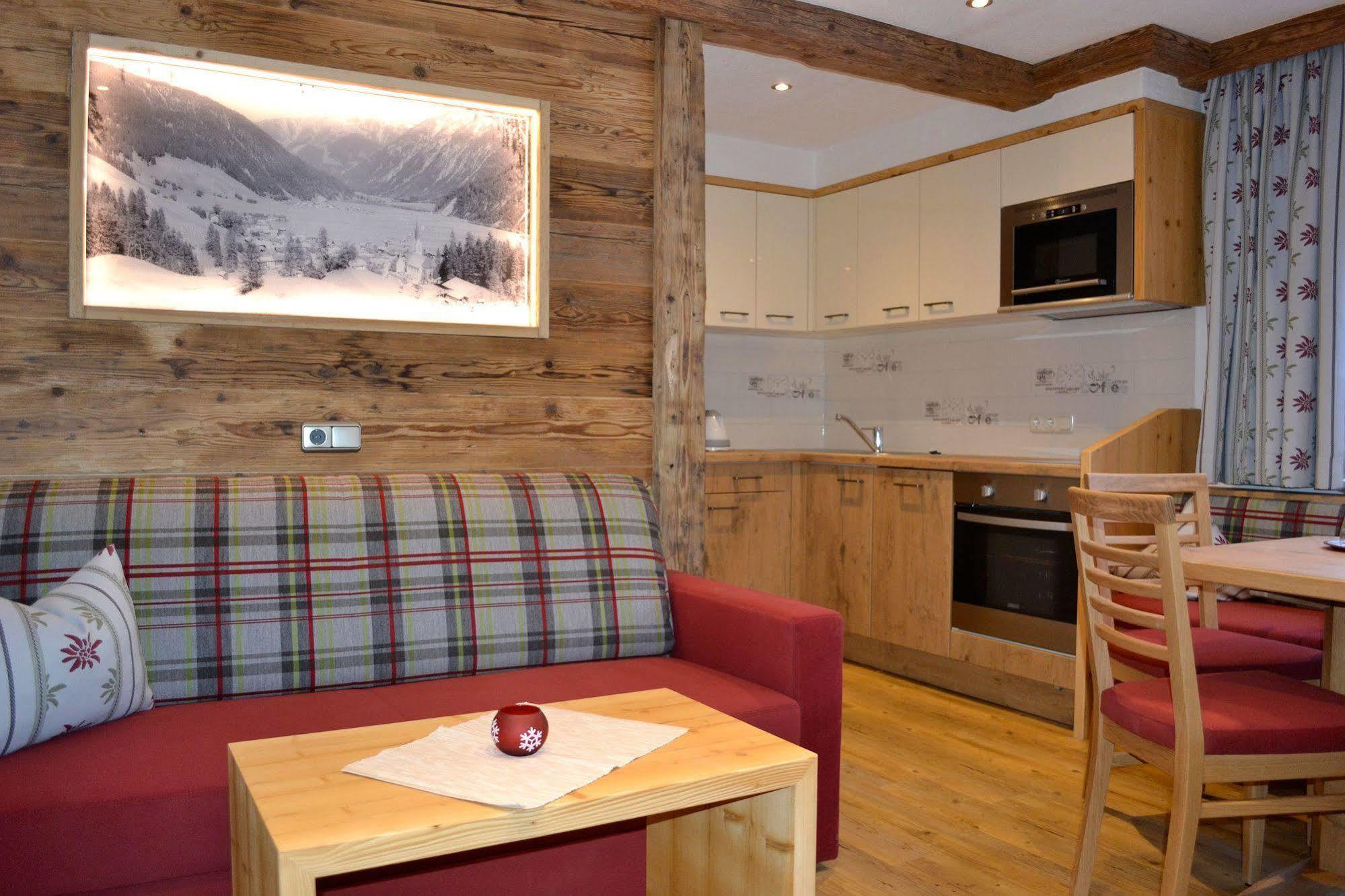 Pension Alpenperle Holzgau Bagian luar foto