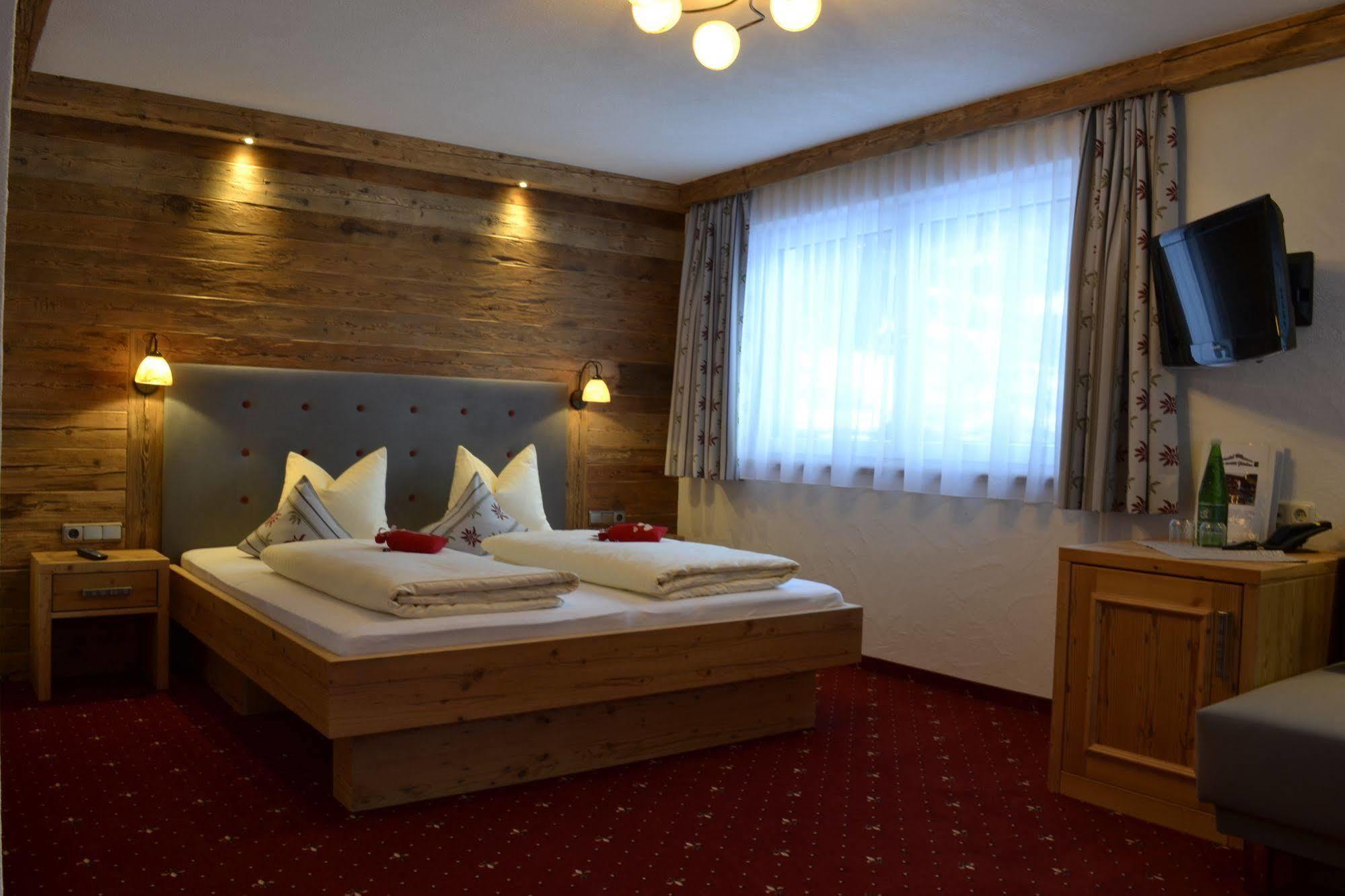 Pension Alpenperle Holzgau Bagian luar foto